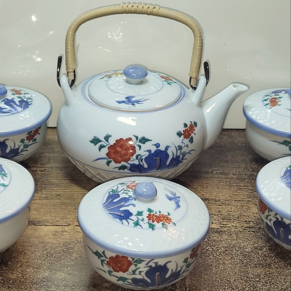 Arita Japan Porcelain Tea Set Tea Pot & 5 Cups w/ Lids Floral Design
